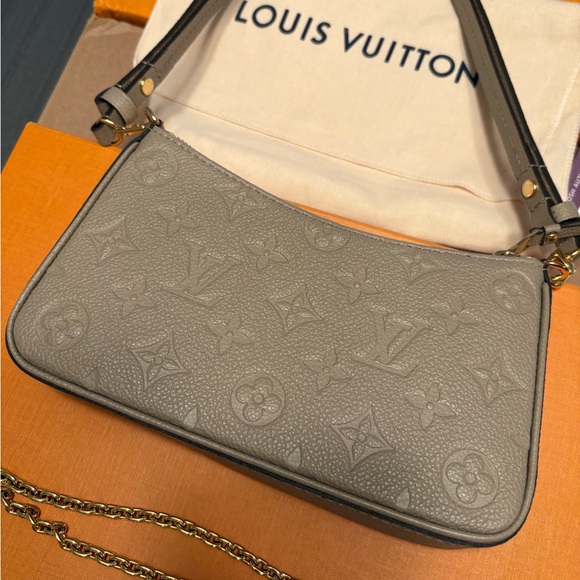 Louis Vuitton Easy Pouch on Strap Turtledove (greige) - Picture 4 of 13